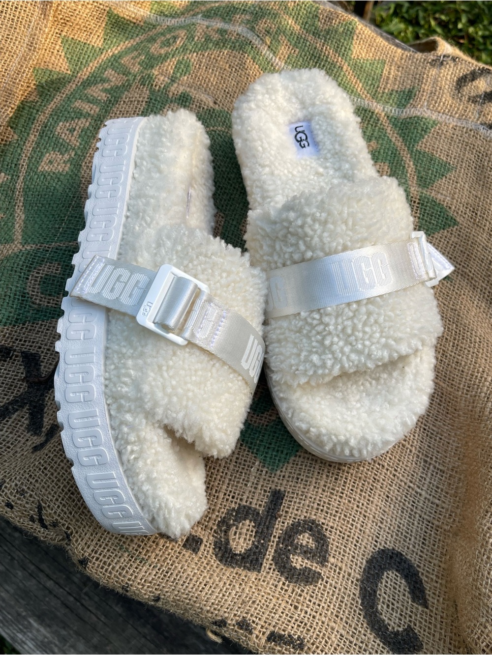 Ugg Fluffita Platform Slide Slippers Women’s Sz 9 Like-New